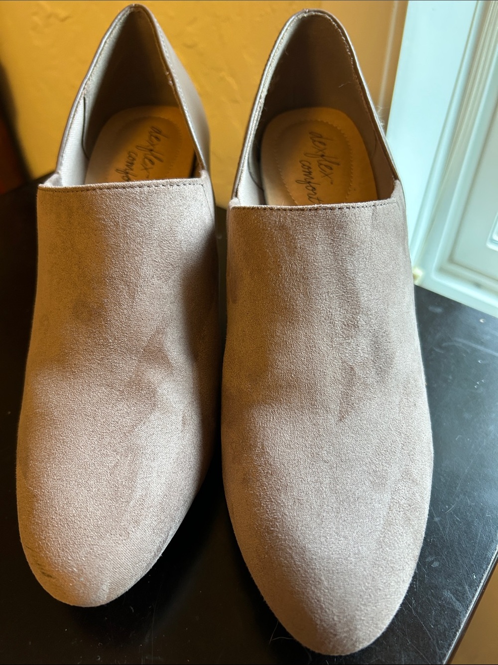 Dexflex Comfort heels, tan suede or suede like material size 9
